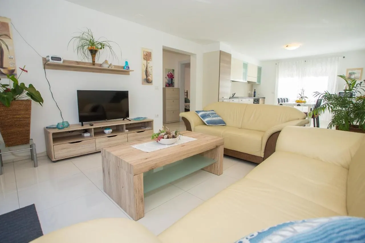 Zagar Apartment With Jacuzzi Porec