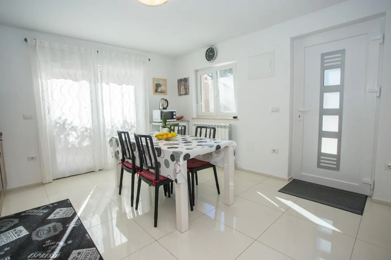 بوريتش Zagar Apartment With Jacuzzi كرواتيا