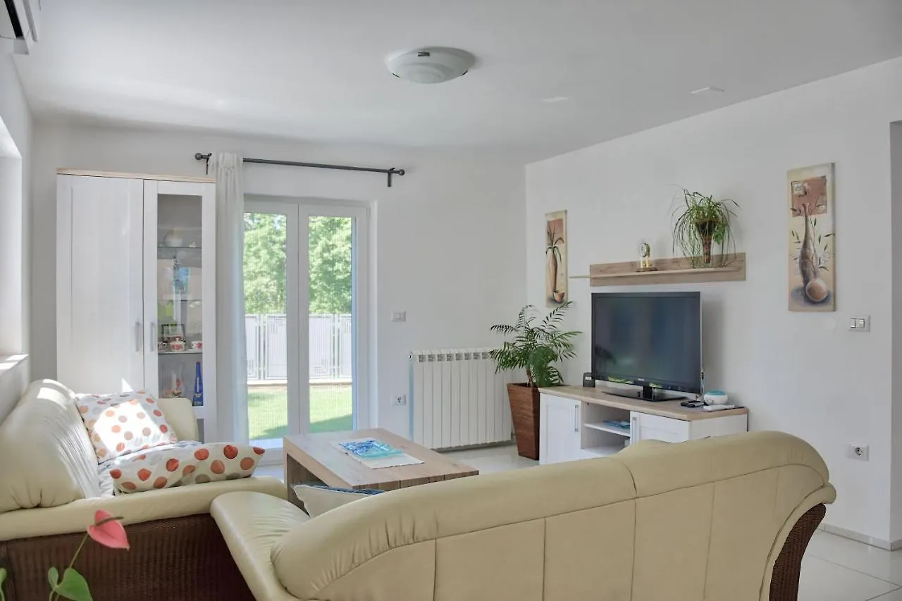 بوريتش Zagar Apartment With Jacuzzi